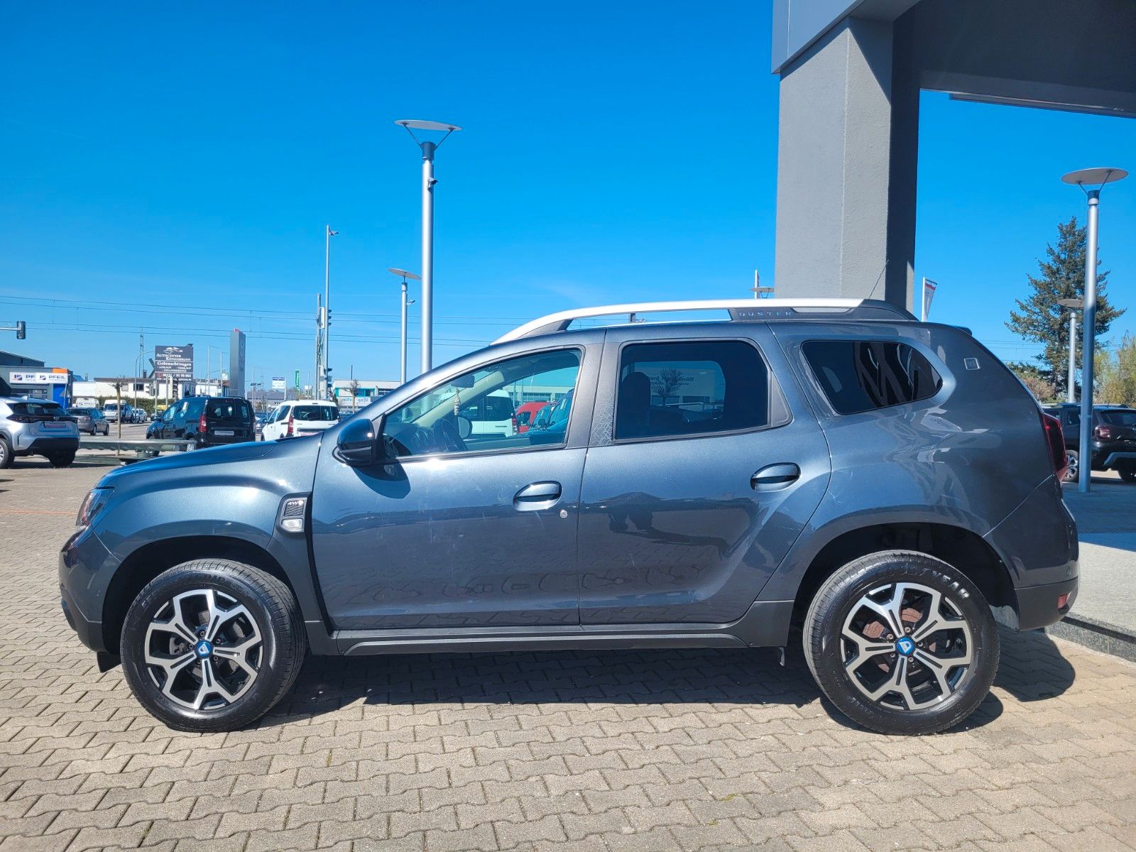Dacia Duster II Celeb.  4x4*1.Hand,360°Kamera,AHK,SHZ* imagem 2