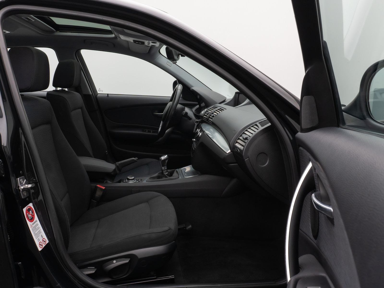 Fahrzeugabbildung BMW 118d Glasdach Navi Sitzhzg Xenon PDC 8Fach