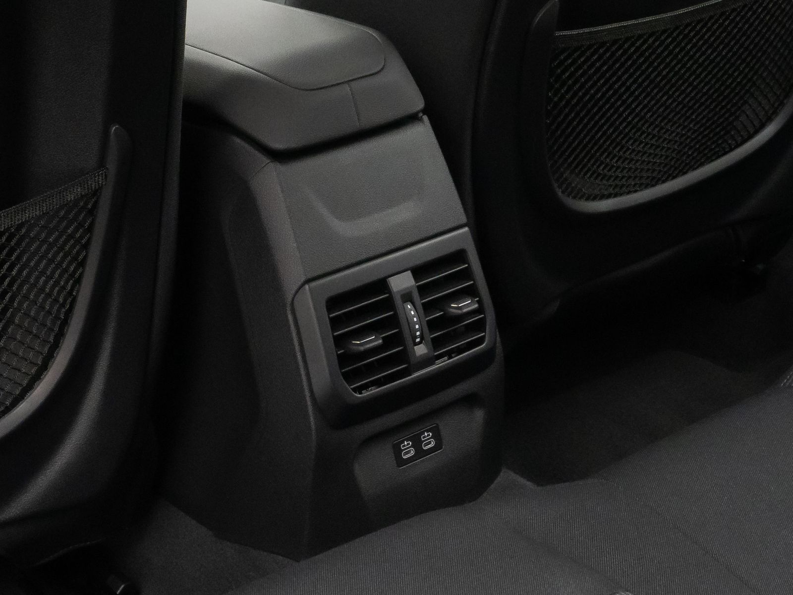 Fahrzeugabbildung BMW 118i DAB CockPitPr PDC Alarm Geschwindigkeitsreg