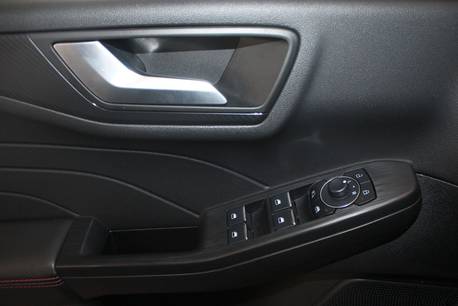 Fahrzeugabbildung Ford Kuga PHEV ST-Line GJR LED Cam WinterPaket uvm