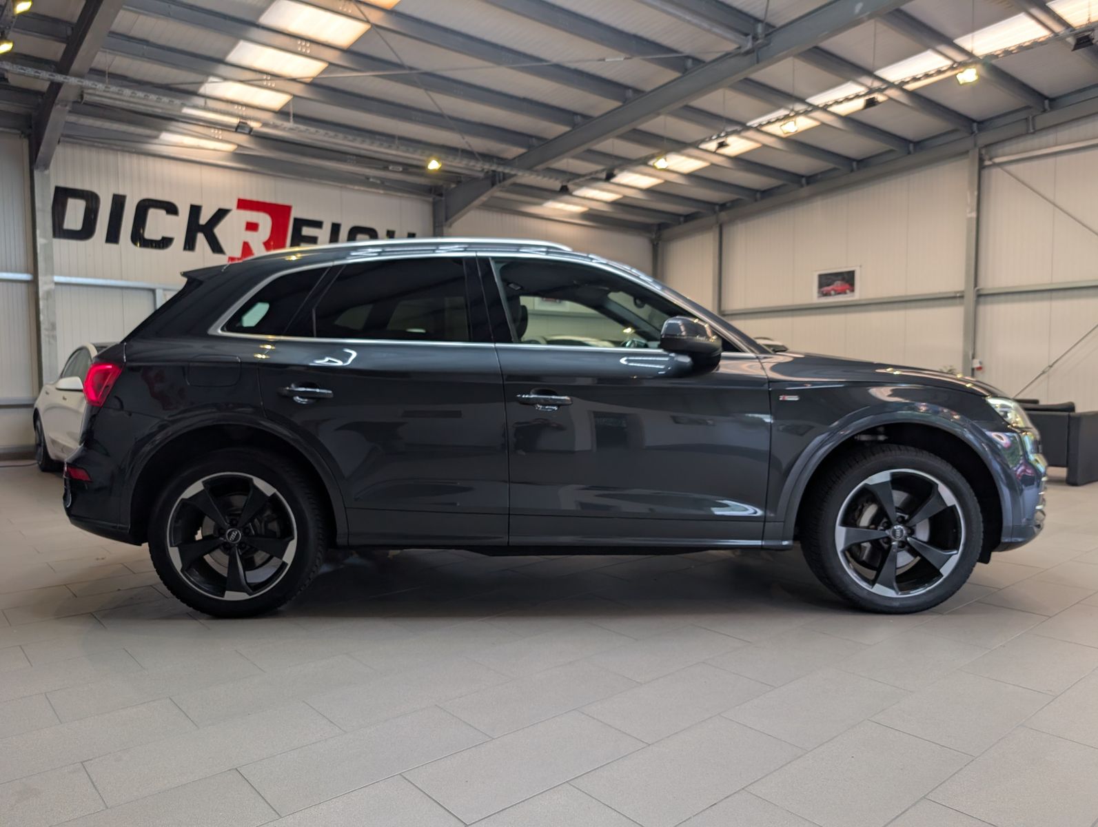 Fahrzeugabbildung Audi Q5 45 TDI Quattro S-Line Sport TEMP MMI SHZ 20"