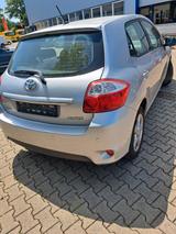 Toyota Auris 1,33-l-Dual-VVT-i - - gebrauchte Toyota Auris aus dem Jahr 2012