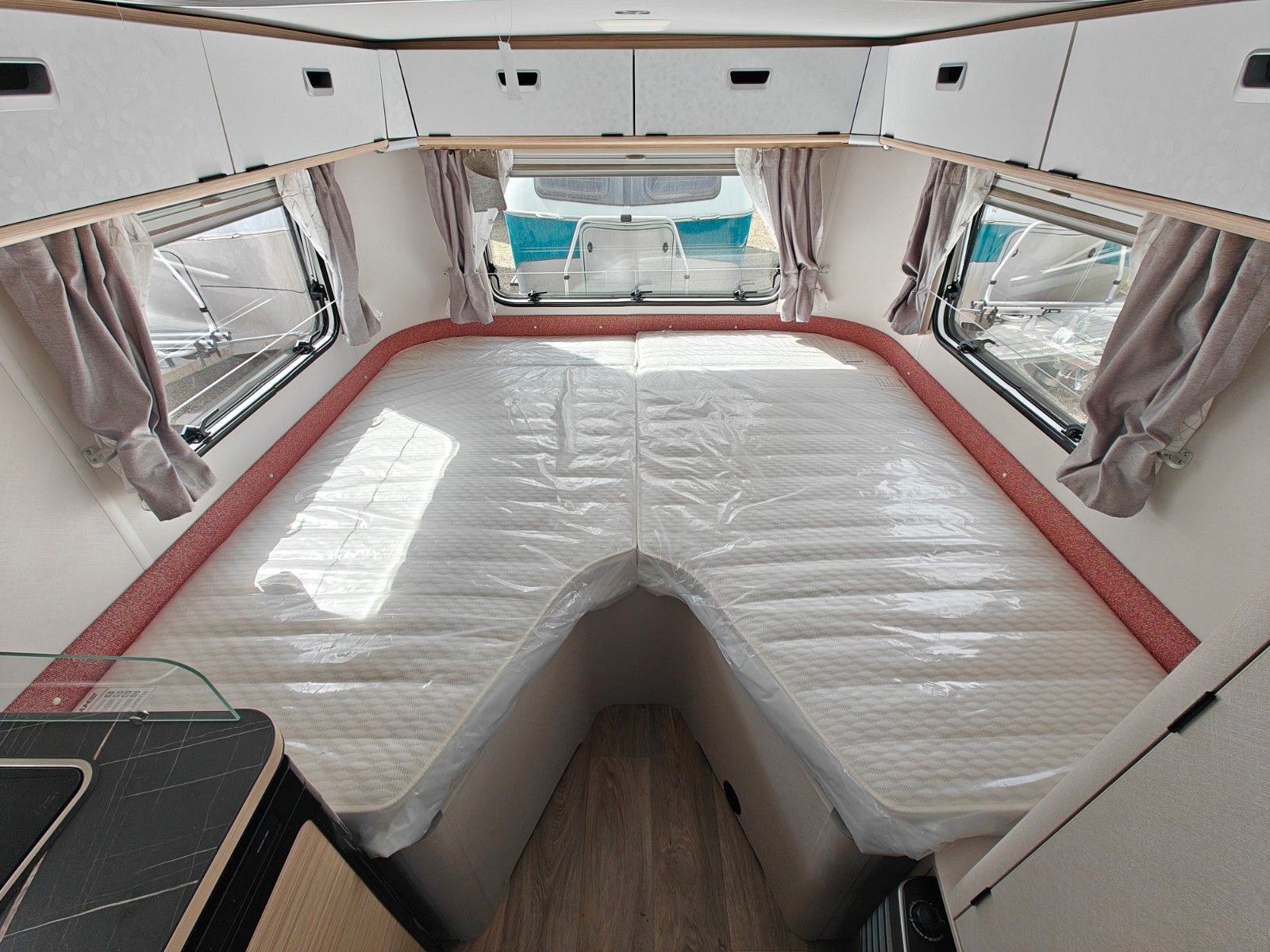 Fahrzeugabbildung HYMER / ERIBA / HYMERCAR Touring 542 Tango Red - JETZT 6.844€ SPAREN !!!