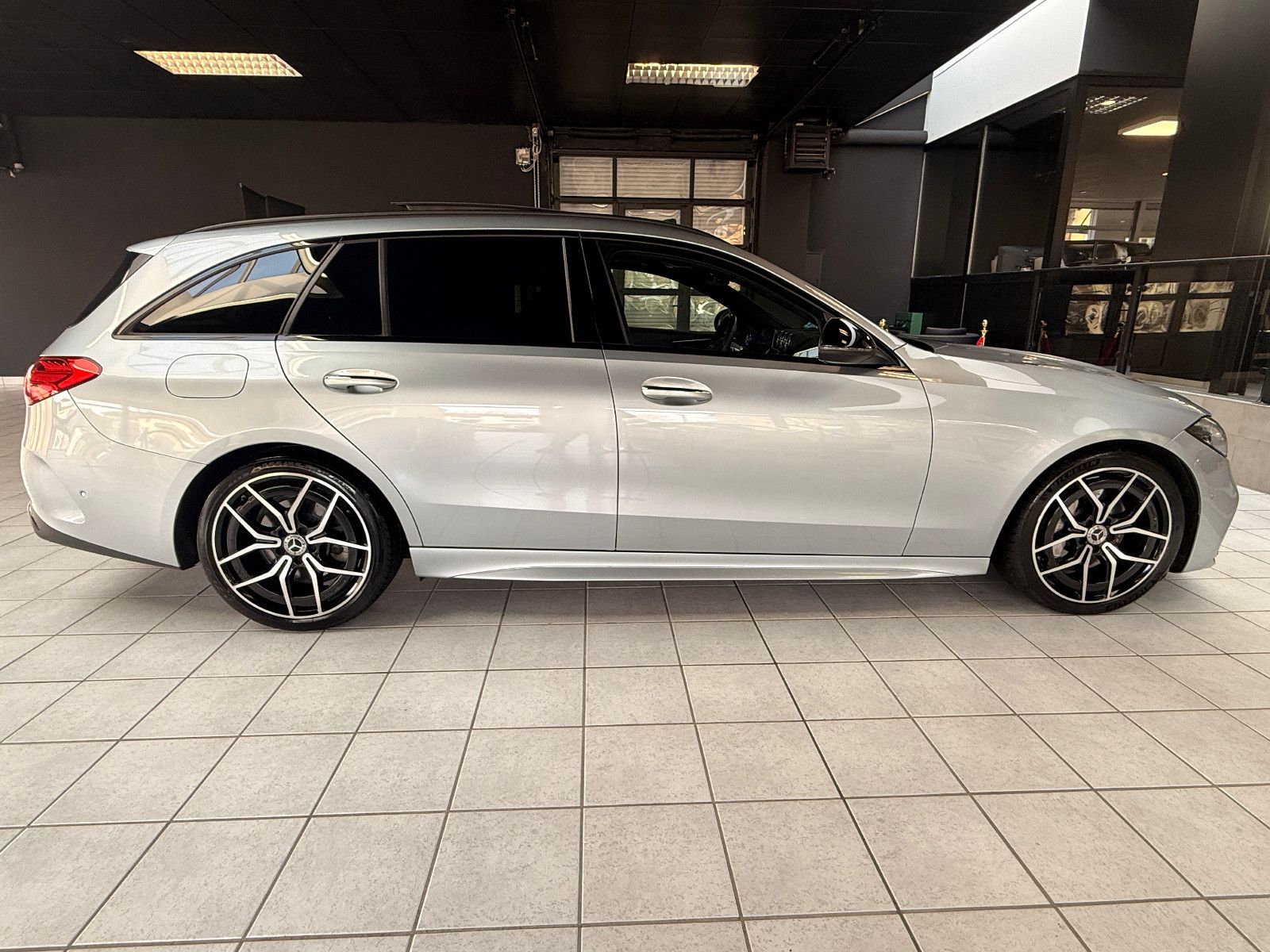Fahrzeugabbildung Mercedes-Benz C 300TD/AMG/PANO/AMBIENTE/KAMERA/LED/MASSAGE