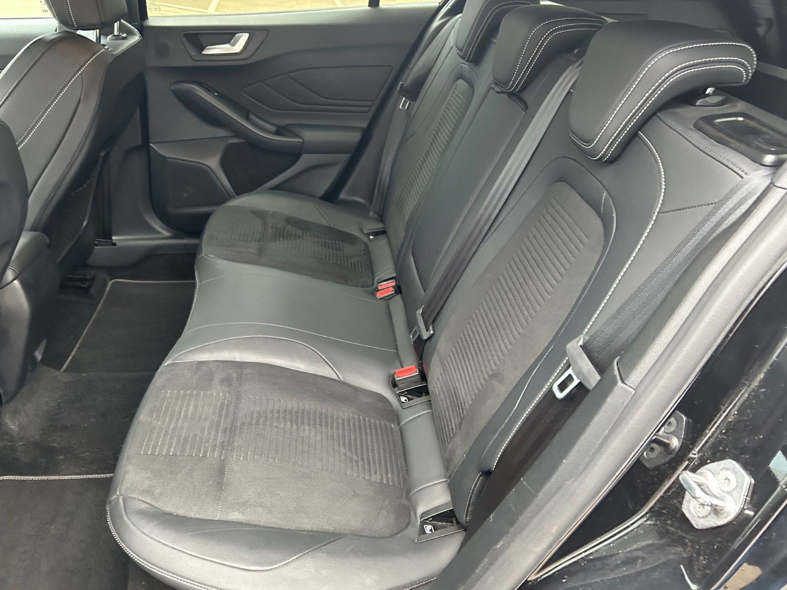 Fahrzeugabbildung Ford Focus Turnier ST 280 PS/ NAVI/LED/KAMERA/ACC