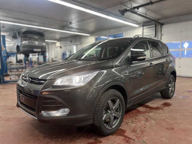 Ford Kuga Titanium ALLRAD Automatik Keyless Navi