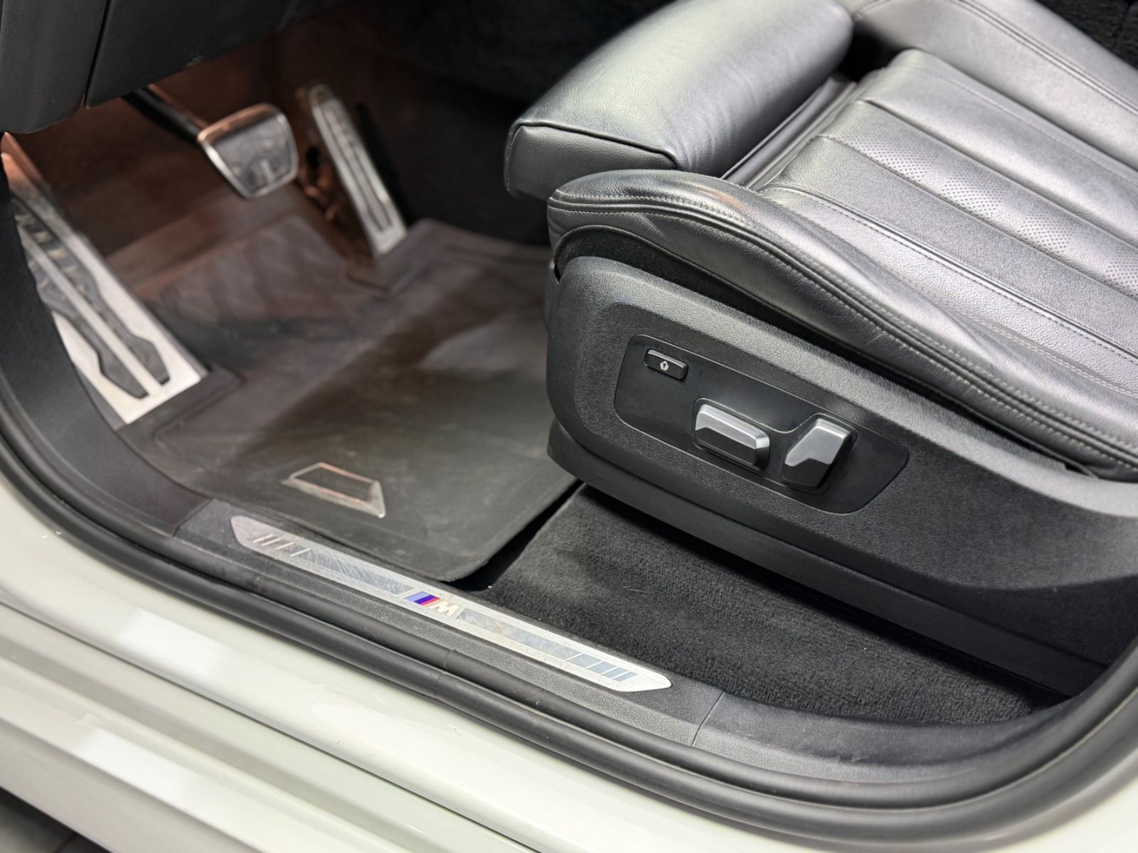 Fahrzeugabbildung BMW X5 xDrive 30d M SPORT|PANORAMA|NAVI|LED|21 ZOLL|