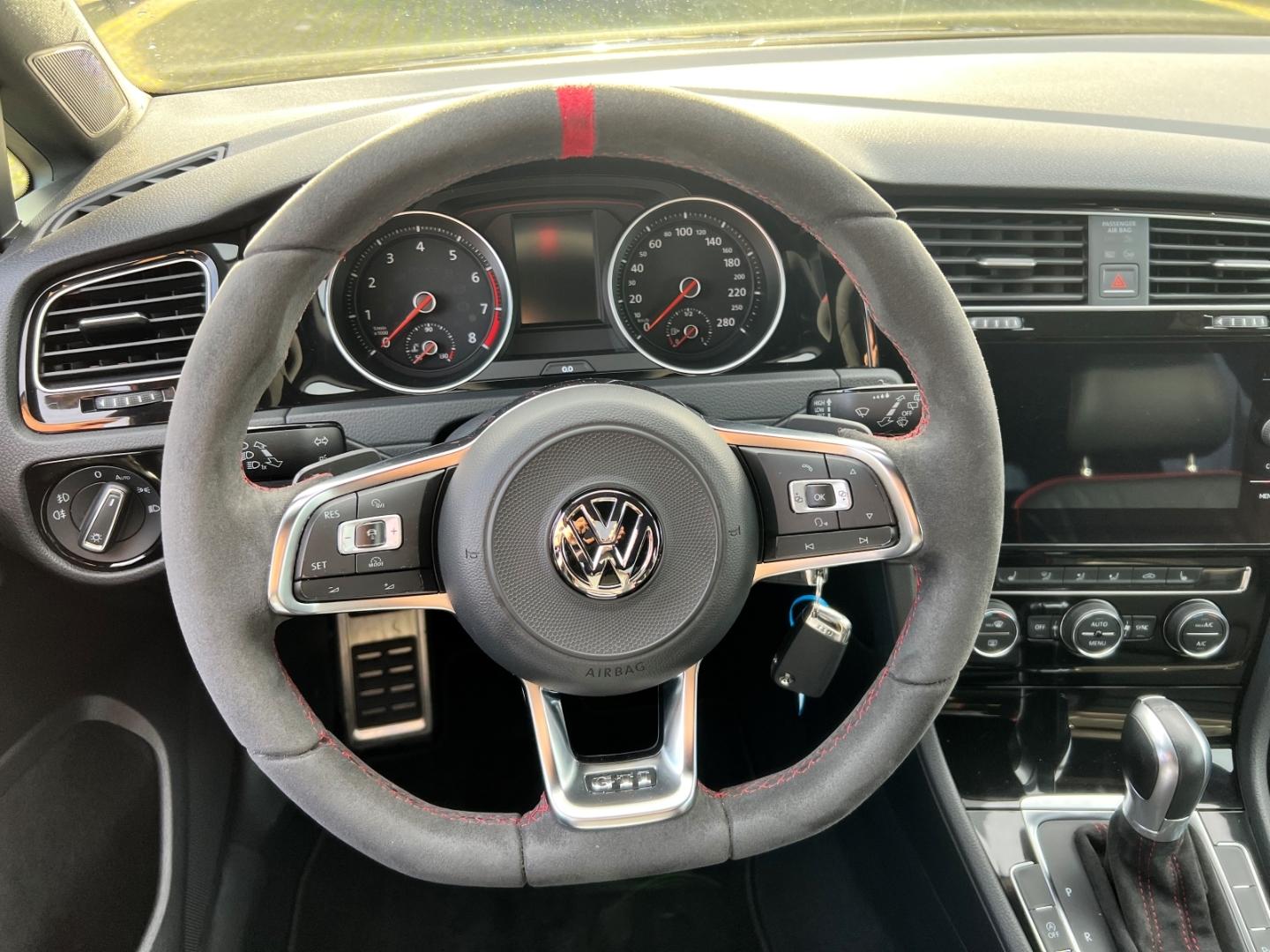 Volkswagen Golf GTI 2.0 TSI DSG LED Navi Leder Sitzheizung