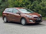 Hyundai i30 1.6 +1.HAND+KLIMAAUTOMATIK+ZV+BLUETOOTH+ - Hyundai i30 mit Benzin-Antrieb: Kombi, 1.6