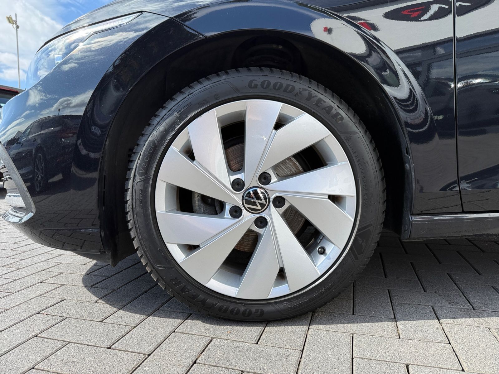 Fahrzeugabbildung Volkswagen Golf VIII 2.0 TDI Style AHK MATRIX-LED