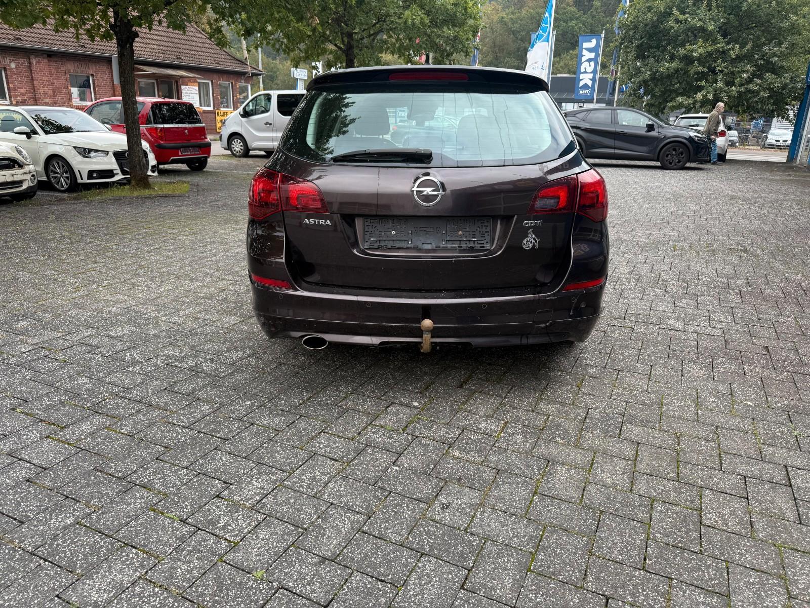 Opel Astra 2012 — photo 6