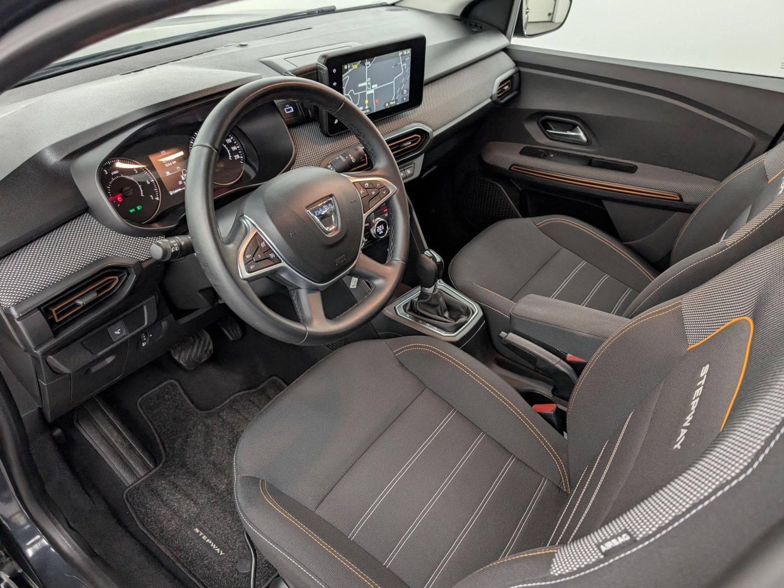 DACIA Sandero  Stepway TCe 90 Comfort Navi – Bild 29