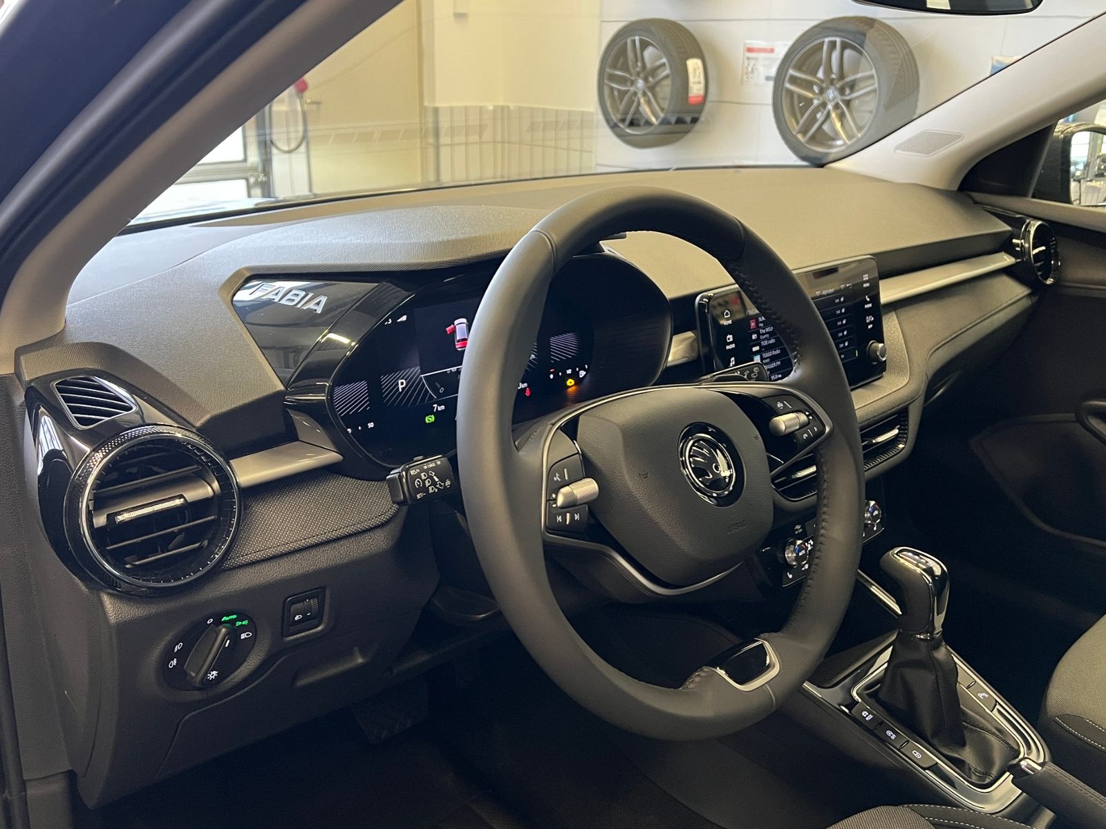 Fahrzeugabbildung SKODA Fabia IV Selection 1.0 TSI DSG *AHK, LED, SmartL