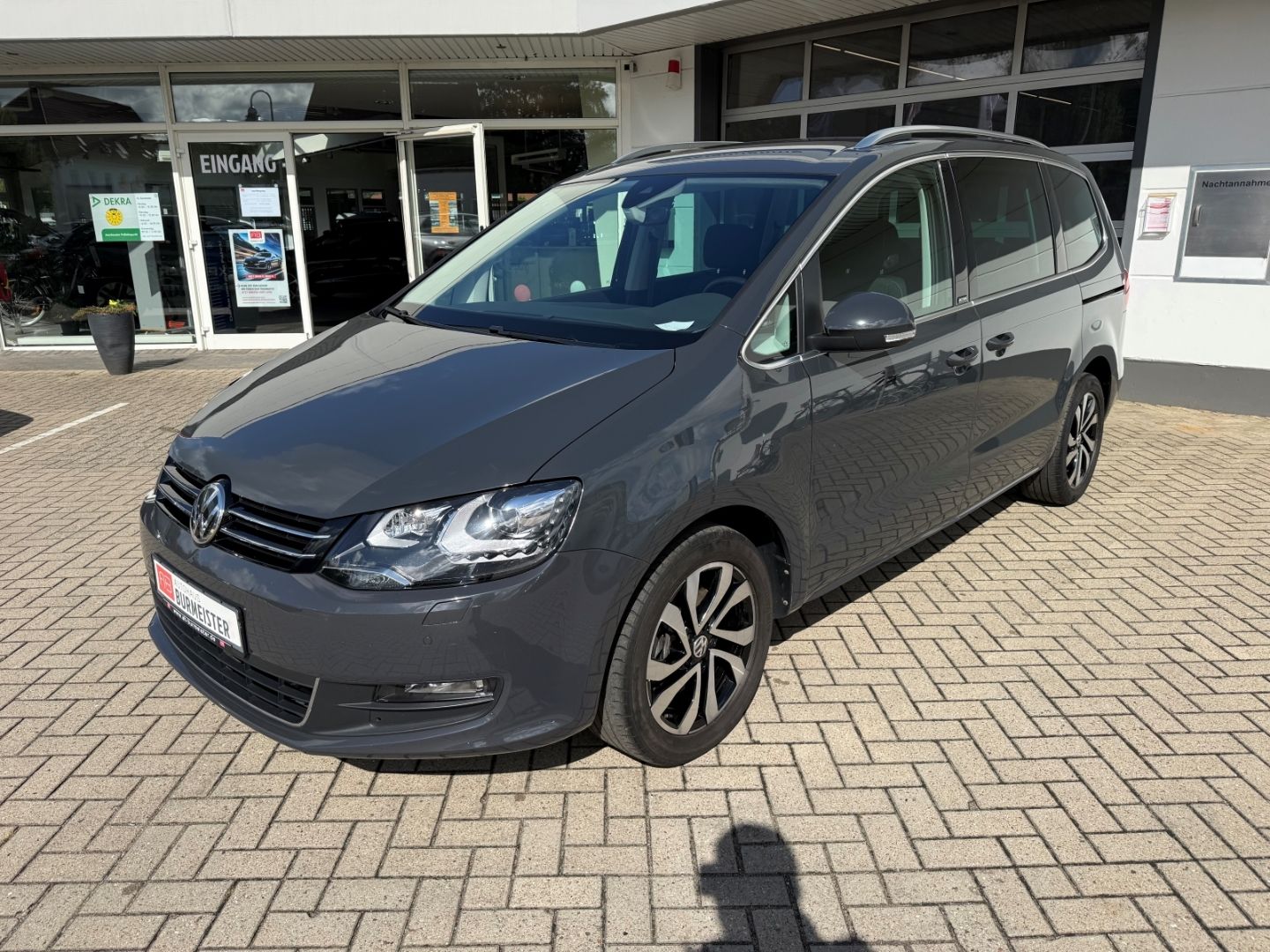 Fahrzeugabbildung Volkswagen Sharan Active Comfortline ACC SHZ Navi Dynau Bi-