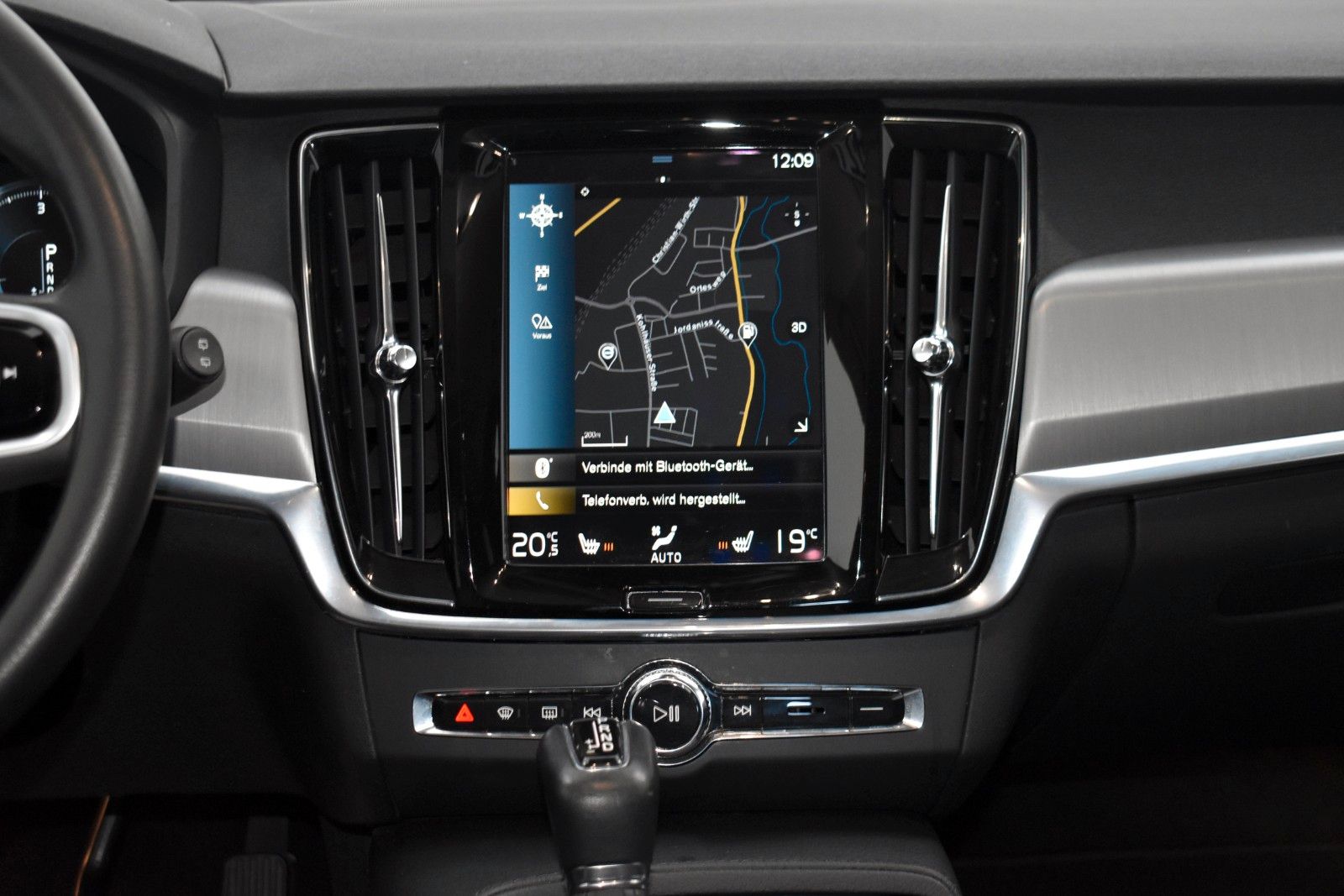 Fahrzeugabbildung Volvo V90 D4 Momentum Pro,Leder,Navi,LED,SH,Kamera,ACC