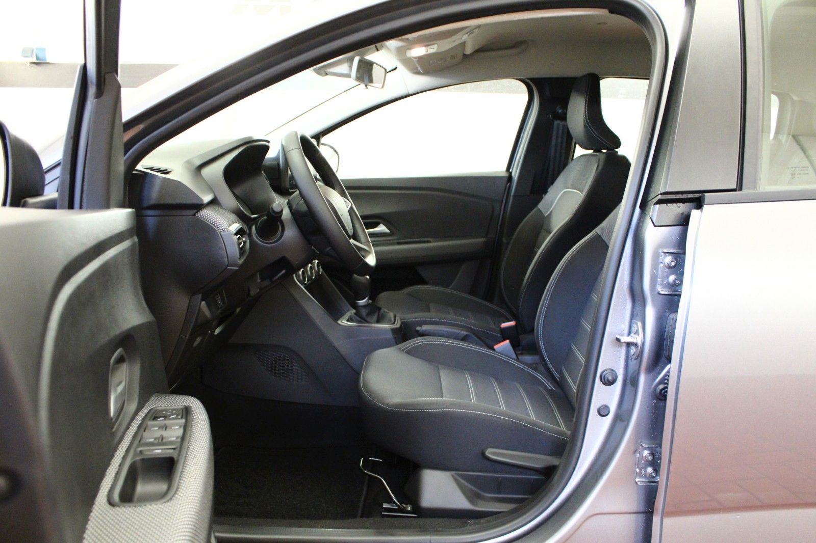 Fahrzeugabbildung Dacia Sandero TCe 100  Benzin /Expression*Winterpaket*