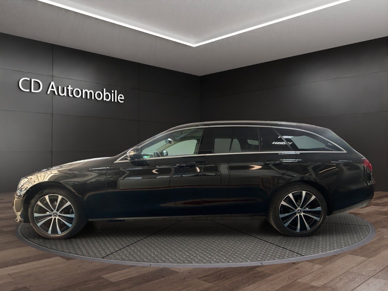 Fahrzeugabbildung Mercedes-Benz E 200 d- T-Modell Automatik/TOP ZUSTAND