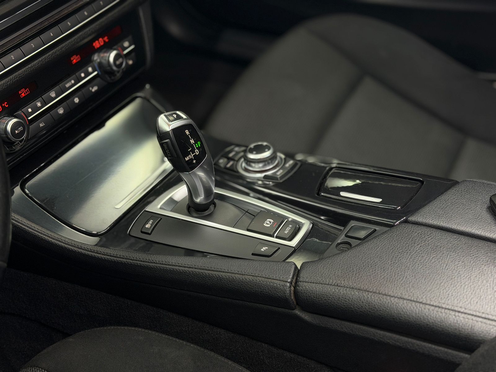 Fahrzeugabbildung BMW 530d Limousine |AUTOMATIK|PANO|NAVI|PDC