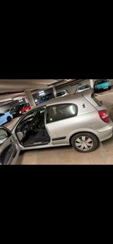 Nissan Almera 90ps guter Zustand - Nissan Almera aus 2001