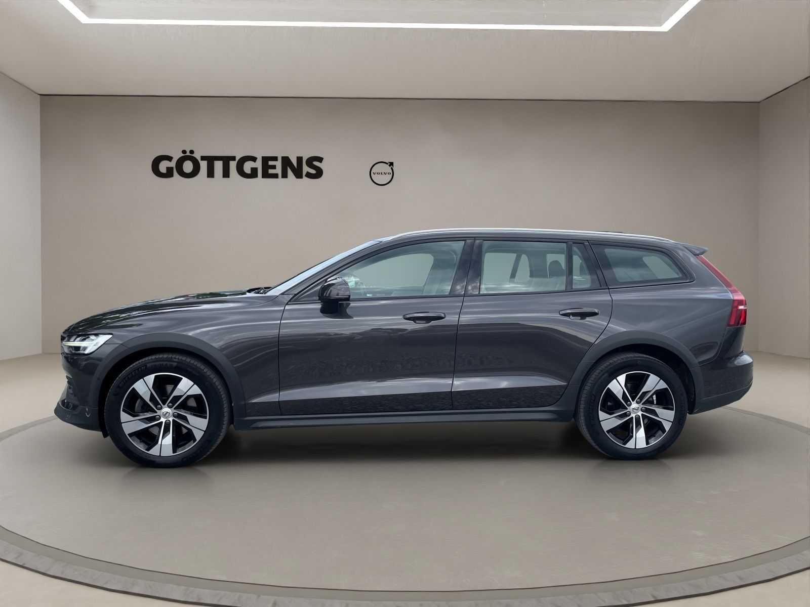 Volvo V60 Cross Country B4 AWD Plus AHK LED NAVI H&K foto 2