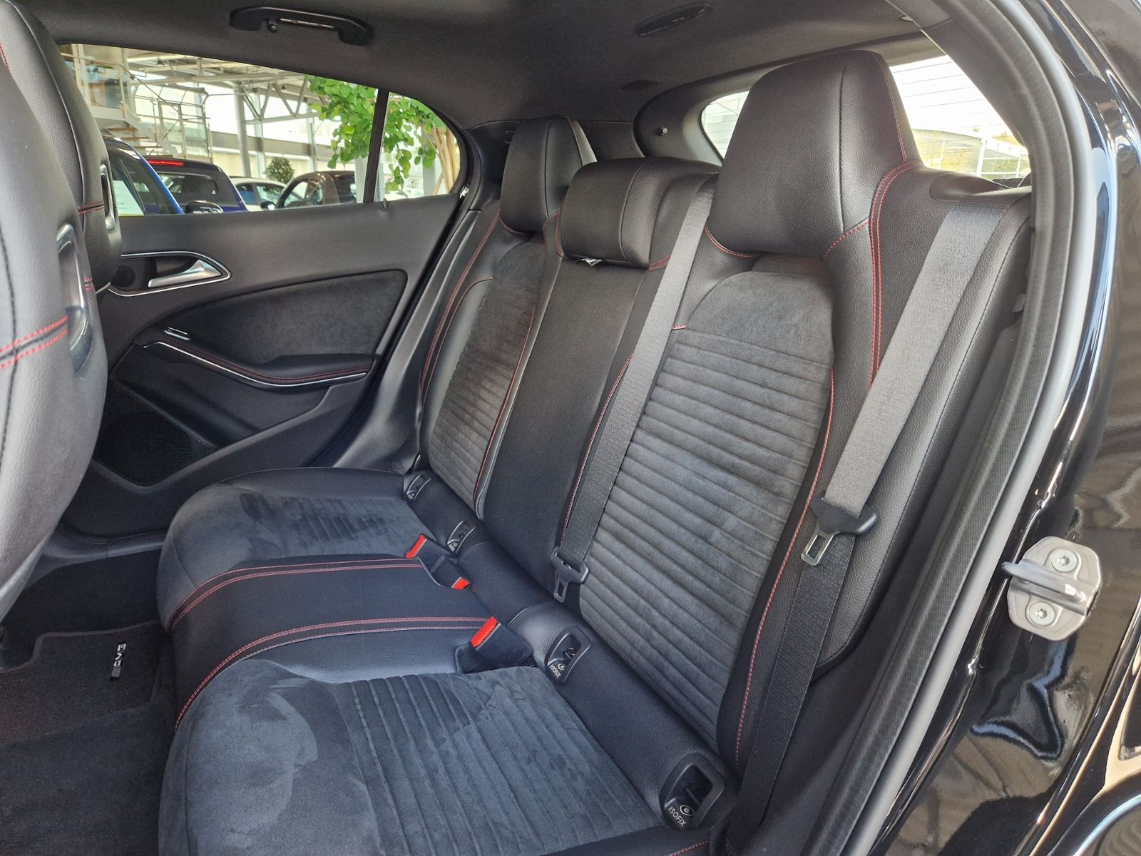 Fahrzeugabbildung Mercedes-Benz GLA 250 4Matic AMG-LINE PANO LED