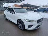 Volvo S60 T8 °Plus Dark Recharge Plug-In Hybrid AWD°we