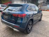 Mercedes-Benz GLA 200 GLB 200 DCT - - blaue Mercedes-Benz GLA 200
