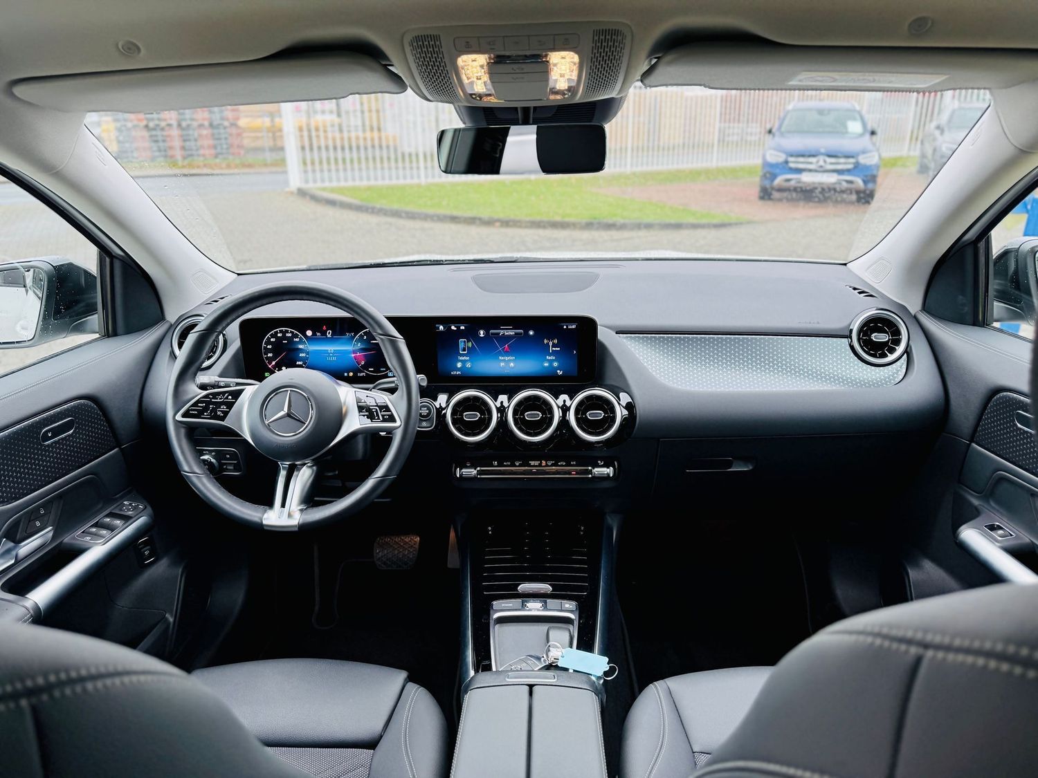 Fahrzeugabbildung Mercedes-Benz GLA 200 NIGHT & PROGRESSIVE, Winter, AHK, RFK, L