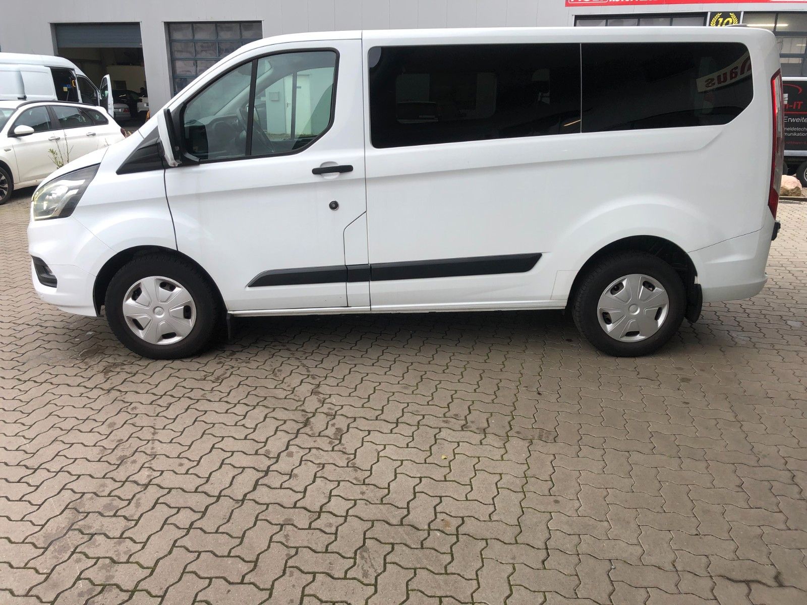 Fahrzeugabbildung Ford Tourneo Custom Kombi Trend 9 Sitzer/wenig KM