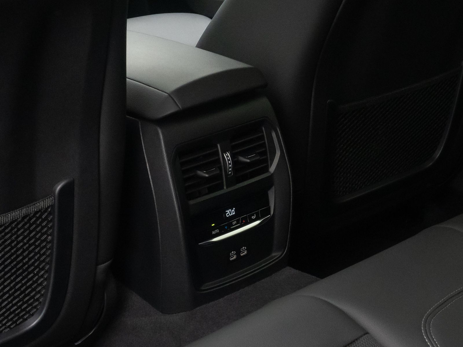 Fahrzeugabbildung BMW 330e Kamera DAB Stop&Go AHK Sport Fernlichtassis