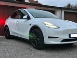 Tesla Model Y (RWD,SR) Garantie,8-Fach, viel Zubehör - Tesla MODEL Y SR Gebrauchtwagen