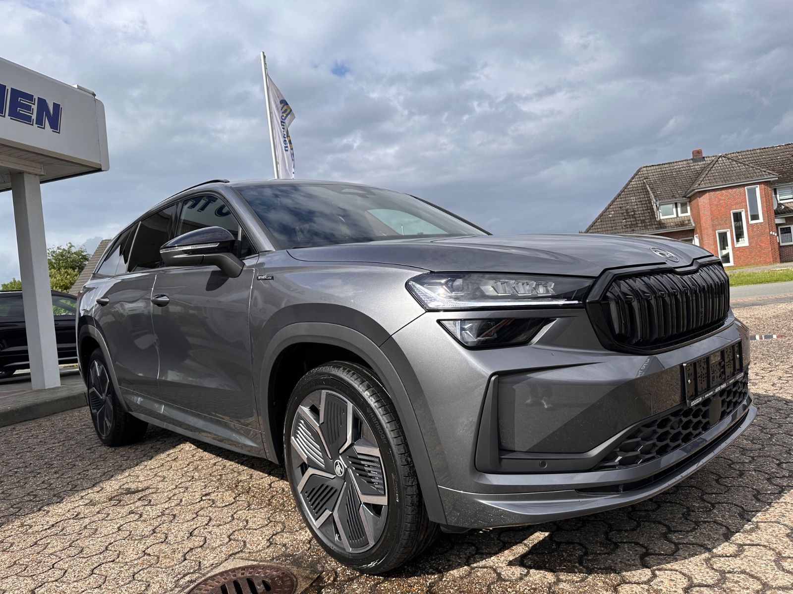 Fahrzeugabbildung SKODA Kodiaq 2.0 TDI 4x4 Sportline Matrix/AHK/Pano/7
