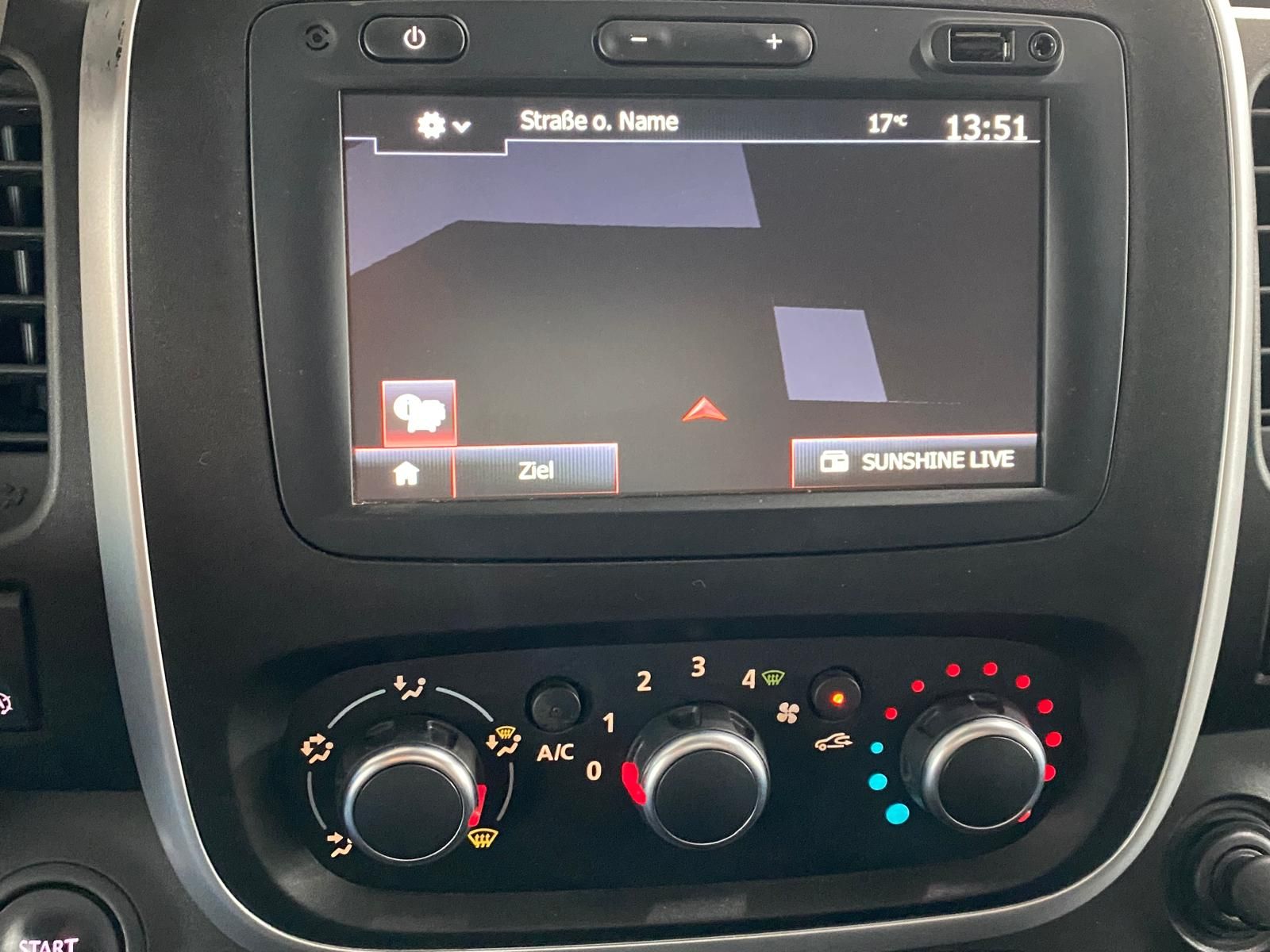 Fahrzeugabbildung Renault Trafic L2H1 2.0 dCi 145/Navi/Klima/AHK/STHZG/