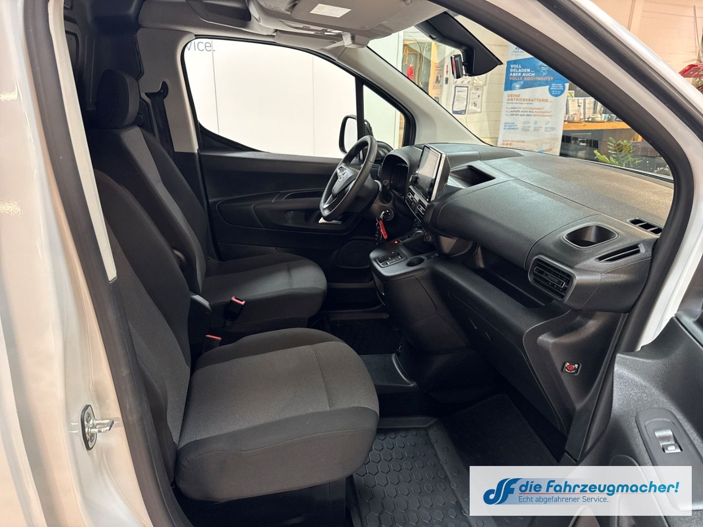Fahrzeugabbildung Opel Combo E Cargo - e Edition XL Apple CarPlay Andro