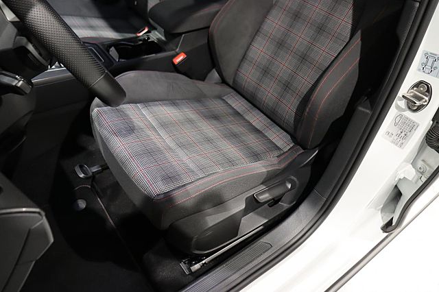 Golf GTI 2.0 TSI DSG NAVI PDC KAMERA SHZ SPORTFW