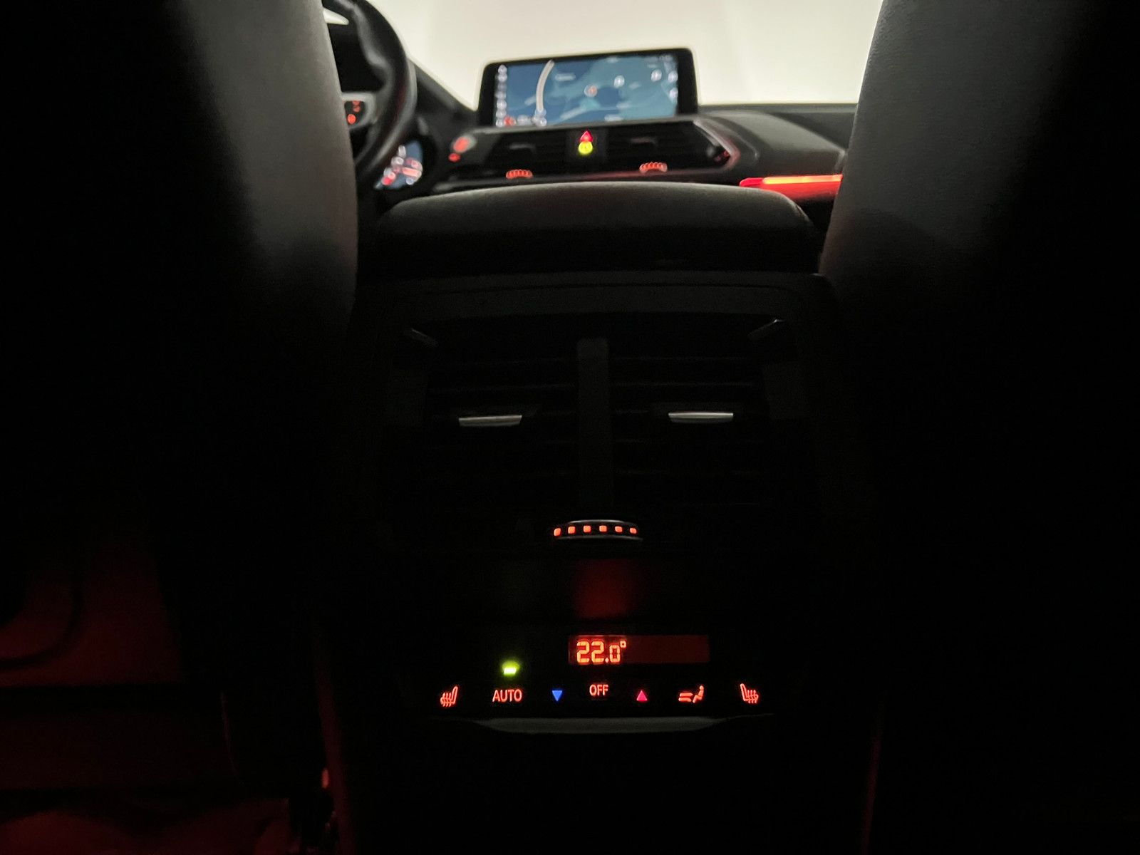 Fahrzeugabbildung BMW X4 xDrive 30 i M SPORT/AHK/ACC/LED/H&K/PANO/STHZ