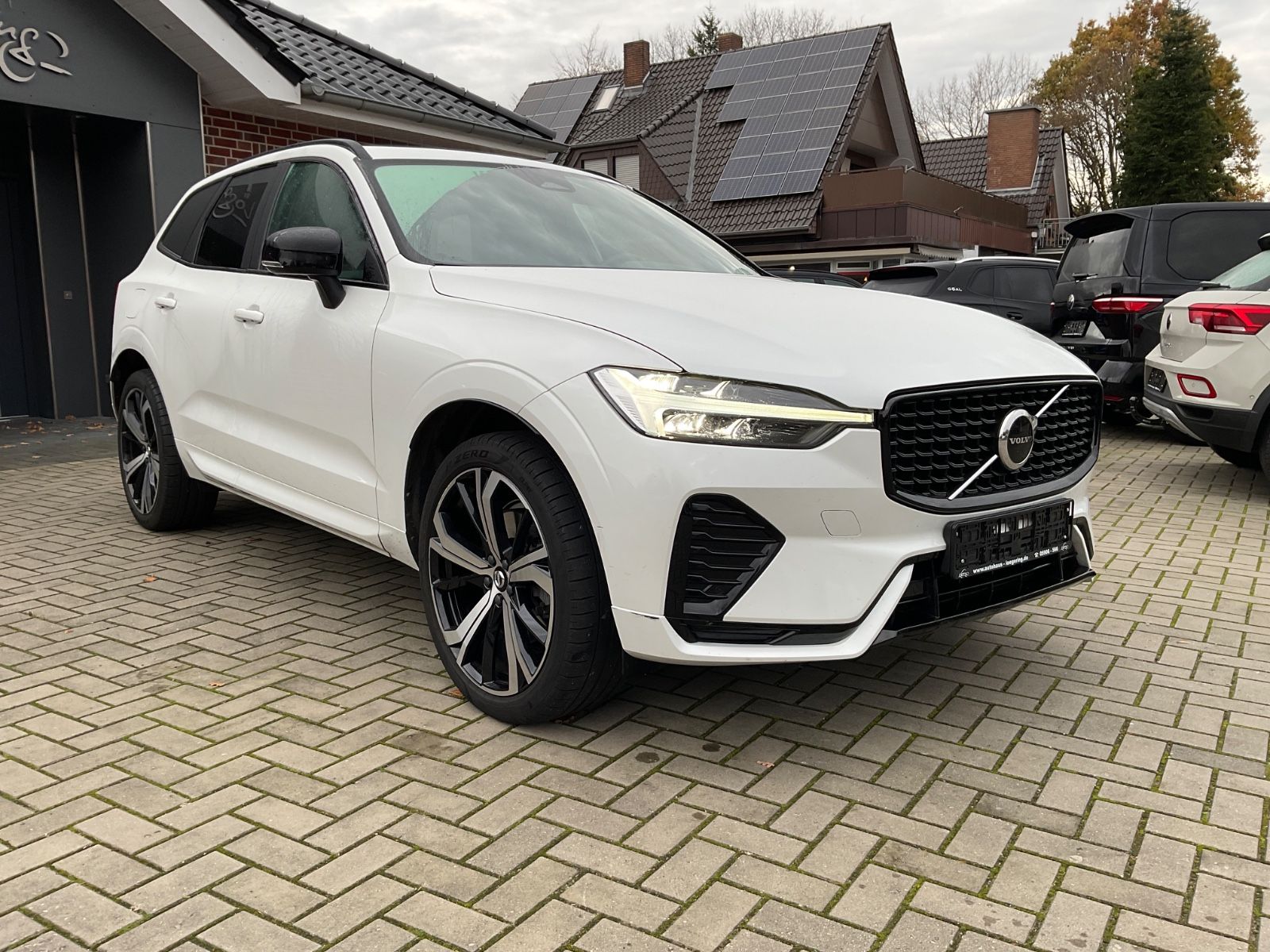 Fahrzeugabbildung Volvo XC 60 XC60 R Design AWD,AHK,Kamera,Pano,LED