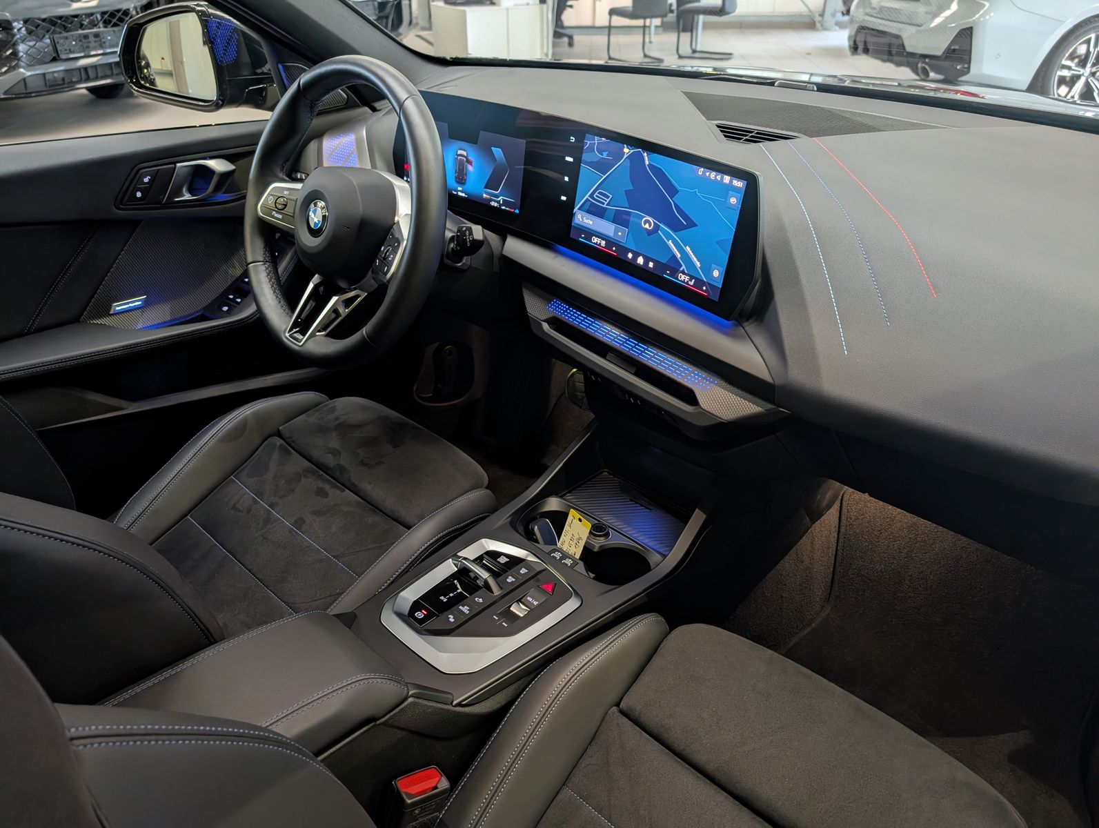 Fahrzeugabbildung BMW 123 i xDrive M-Sport Massag H/K Kamera Pano AHK