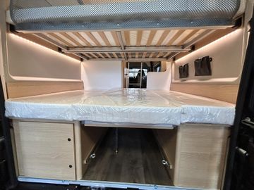 Sunlight Adventure Cliff 601 RT Stockbetten+Aufstelldach