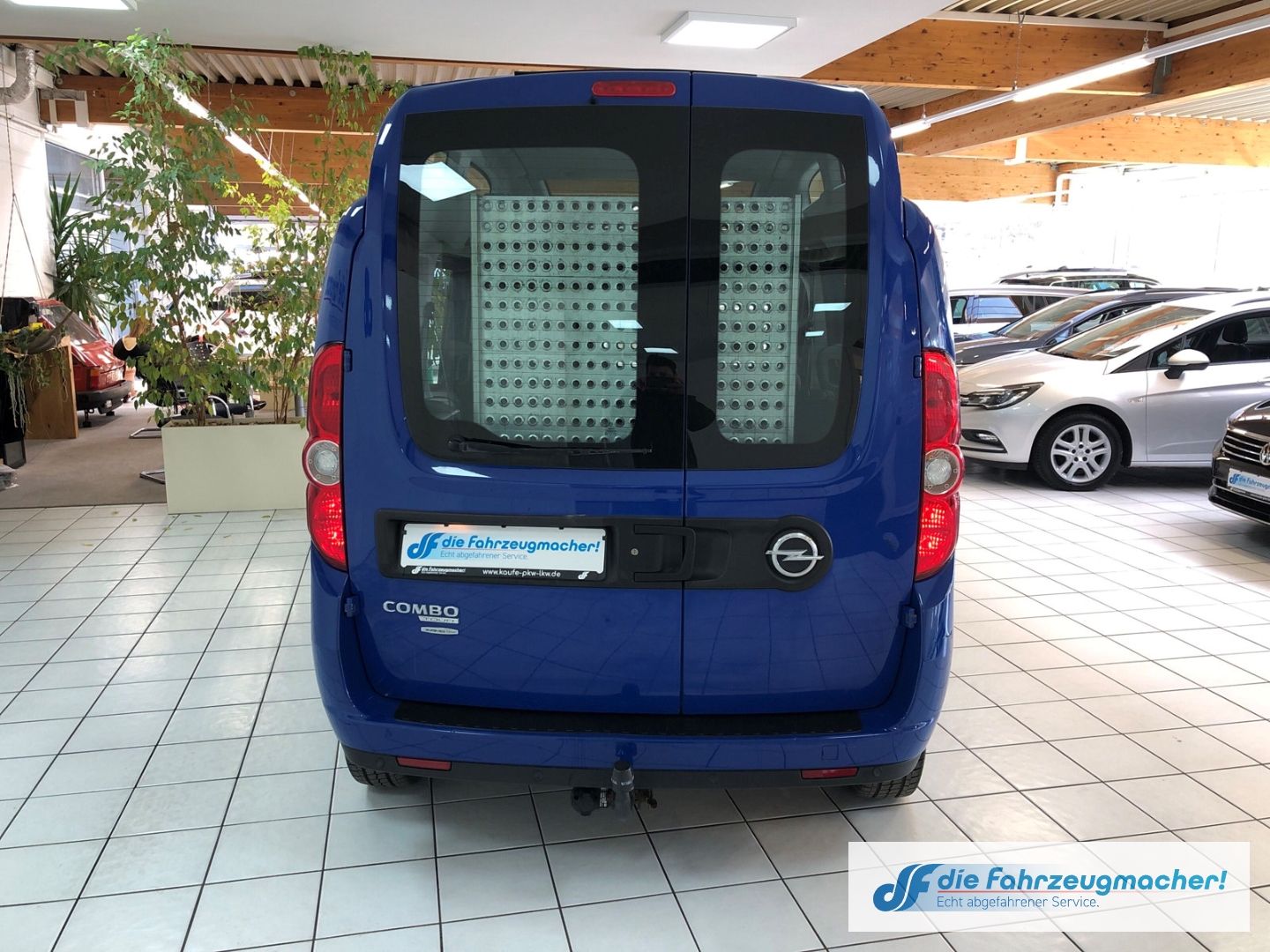 Fahrzeugabbildung Opel Combo D Colorado L1H2 1.4 SHZ  *BEHINDERTENGEREC