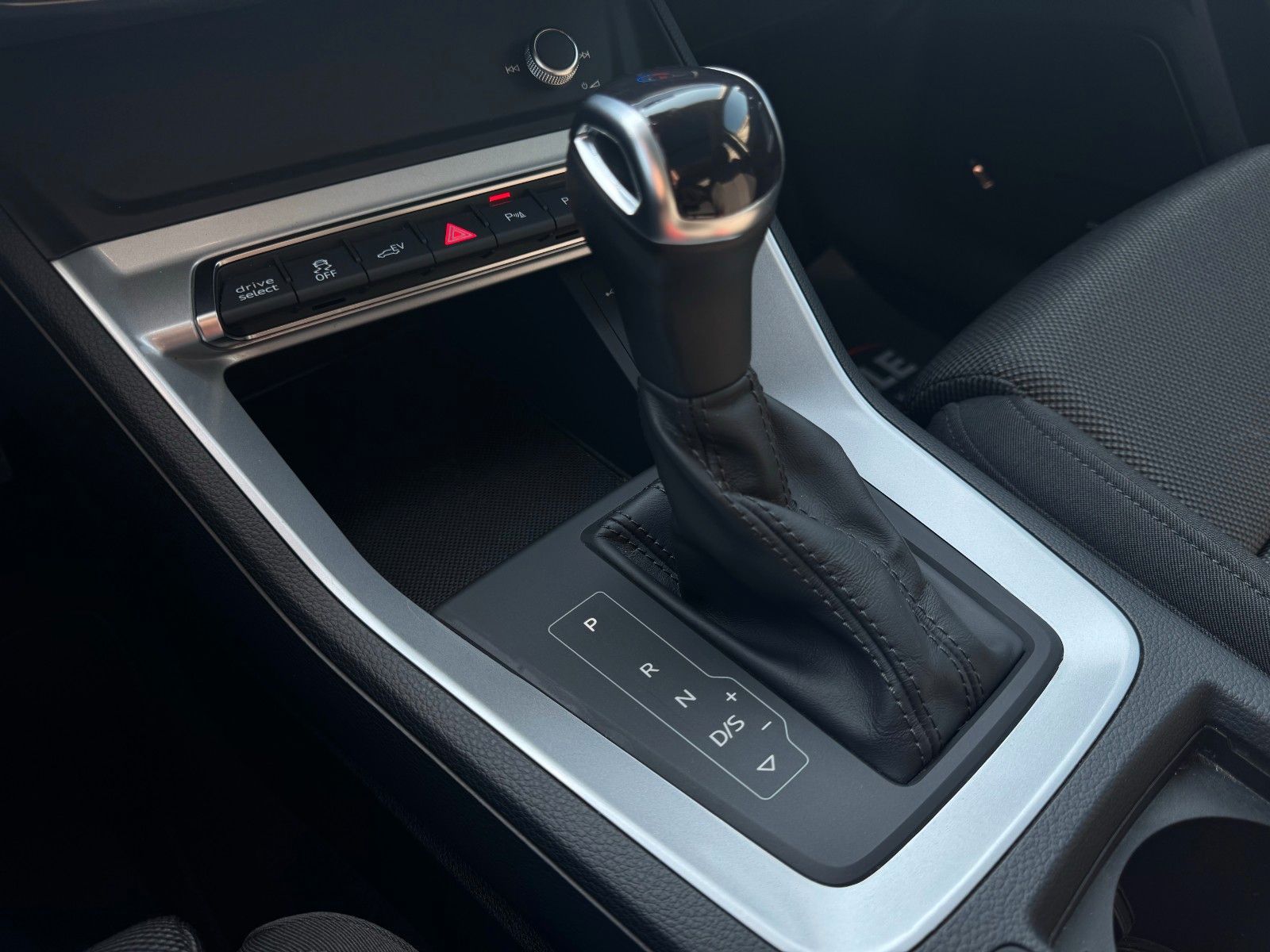 Fahrzeugabbildung Audi Q3 45 TFSI e S tronic Sonos Virtual Pano CAM ACC