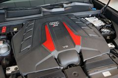 AUDI RSQ8 | HuD | Keramik | Pano | 305 km/h | 23" AUDI RSQ8 | HuD | Keramik | Pano | 305 km/h | 23"