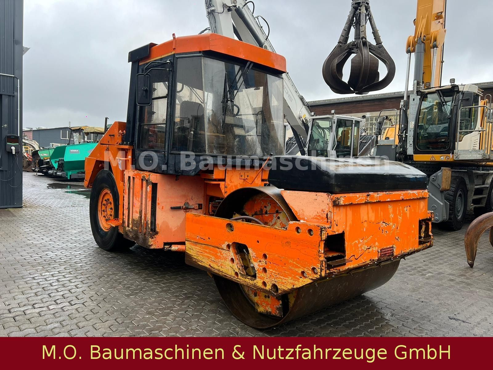 Fahrzeugabbildung CAT CB-535 B / Kombiwalze