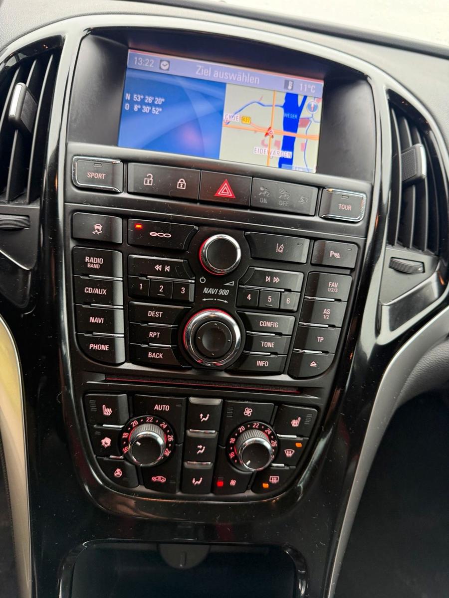 Opel Astra 2013 — photo 10
