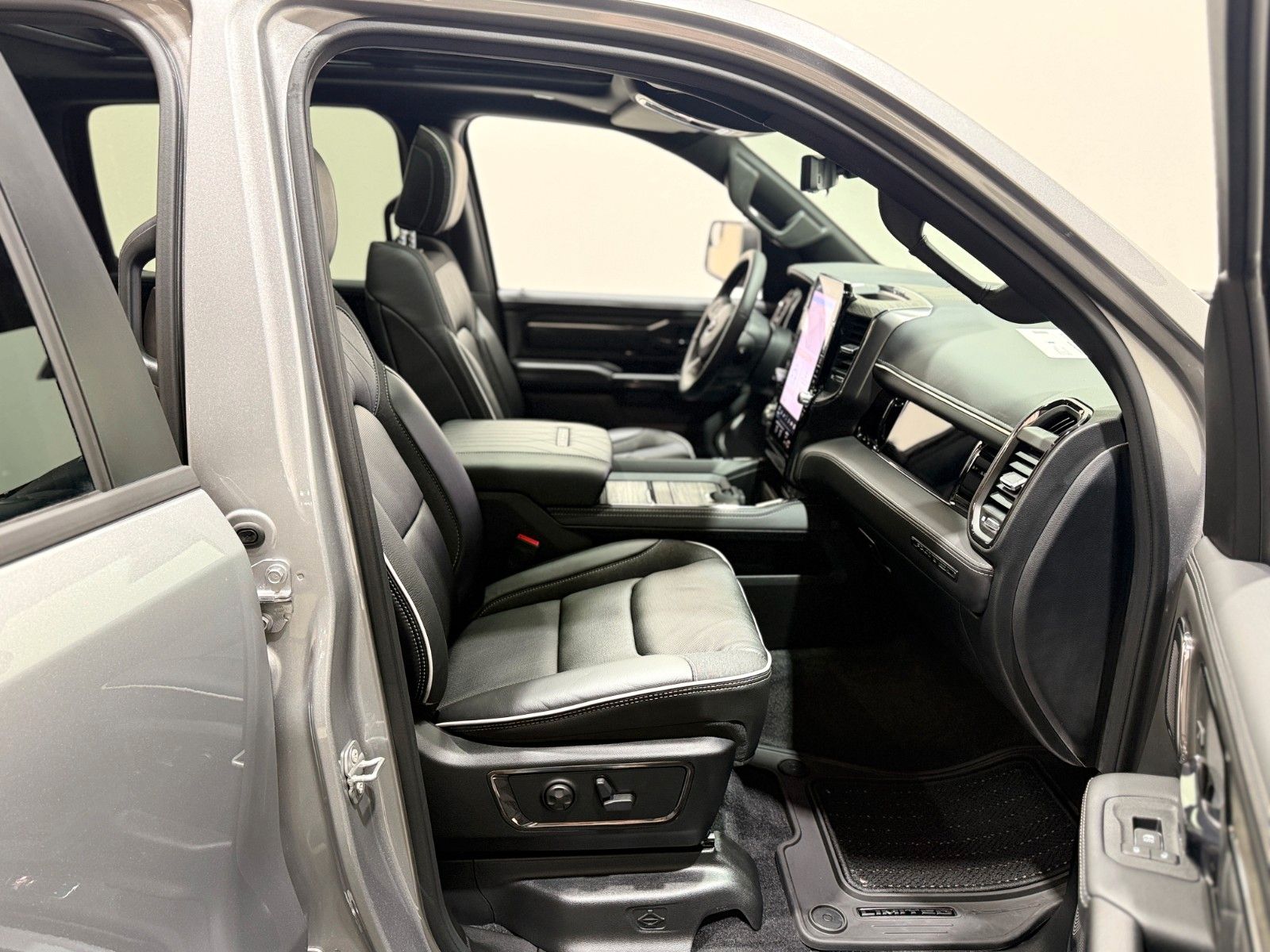 Fahrzeugabbildung Dodge RAM 1500 Limited Night  H/O 3.0L MY25