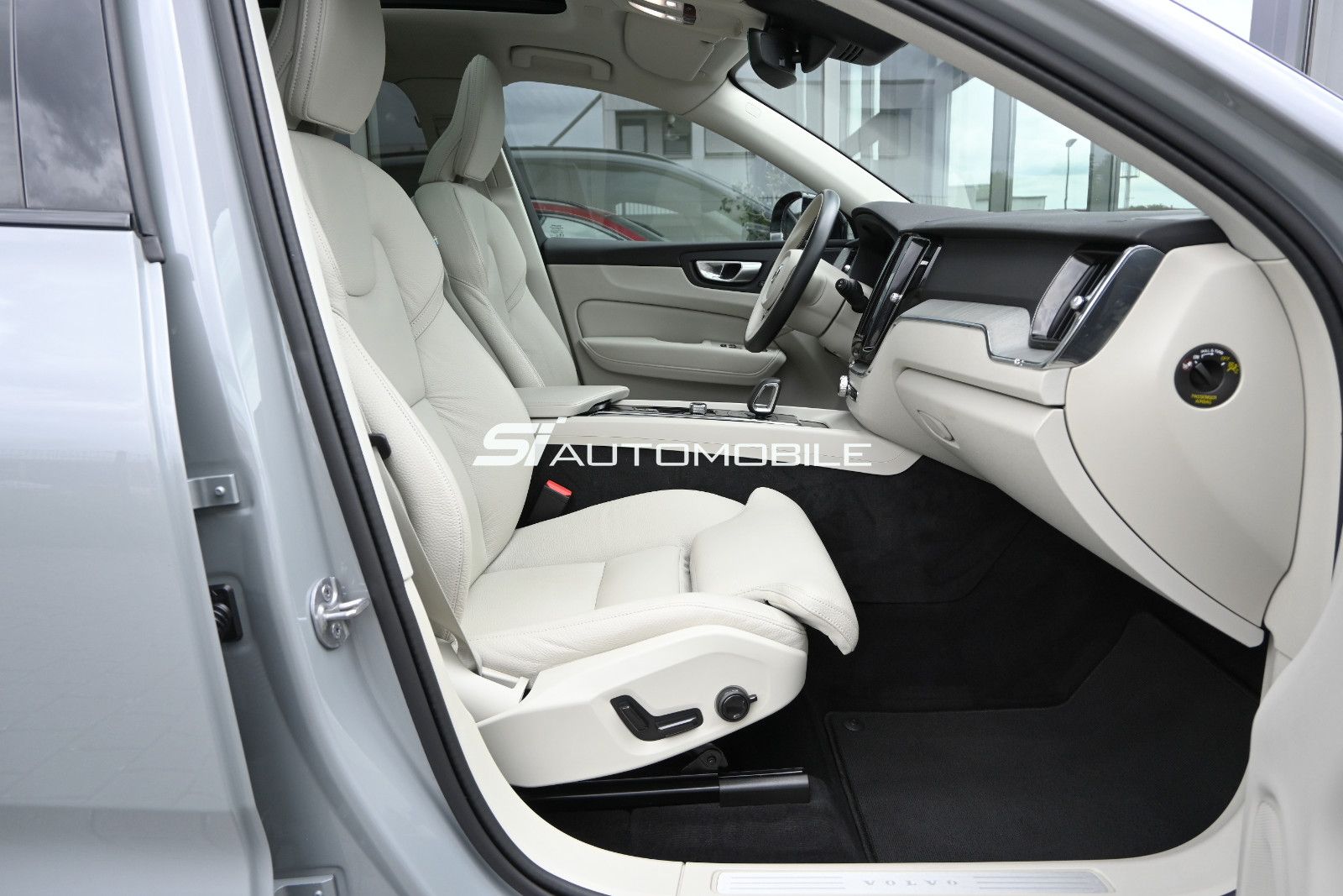 Fahrzeugabbildung Volvo XC60 B4 D AWD Plus Dark °ACC°AHK°PANO°STANDHEIZ°