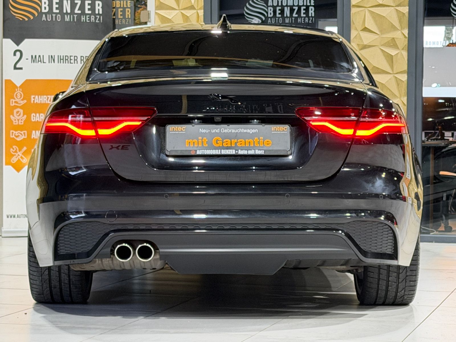 Fahrzeugabbildung Jaguar XE R-Dynamic Black/360°/NAVI/APPLE/SOUND/SHZ