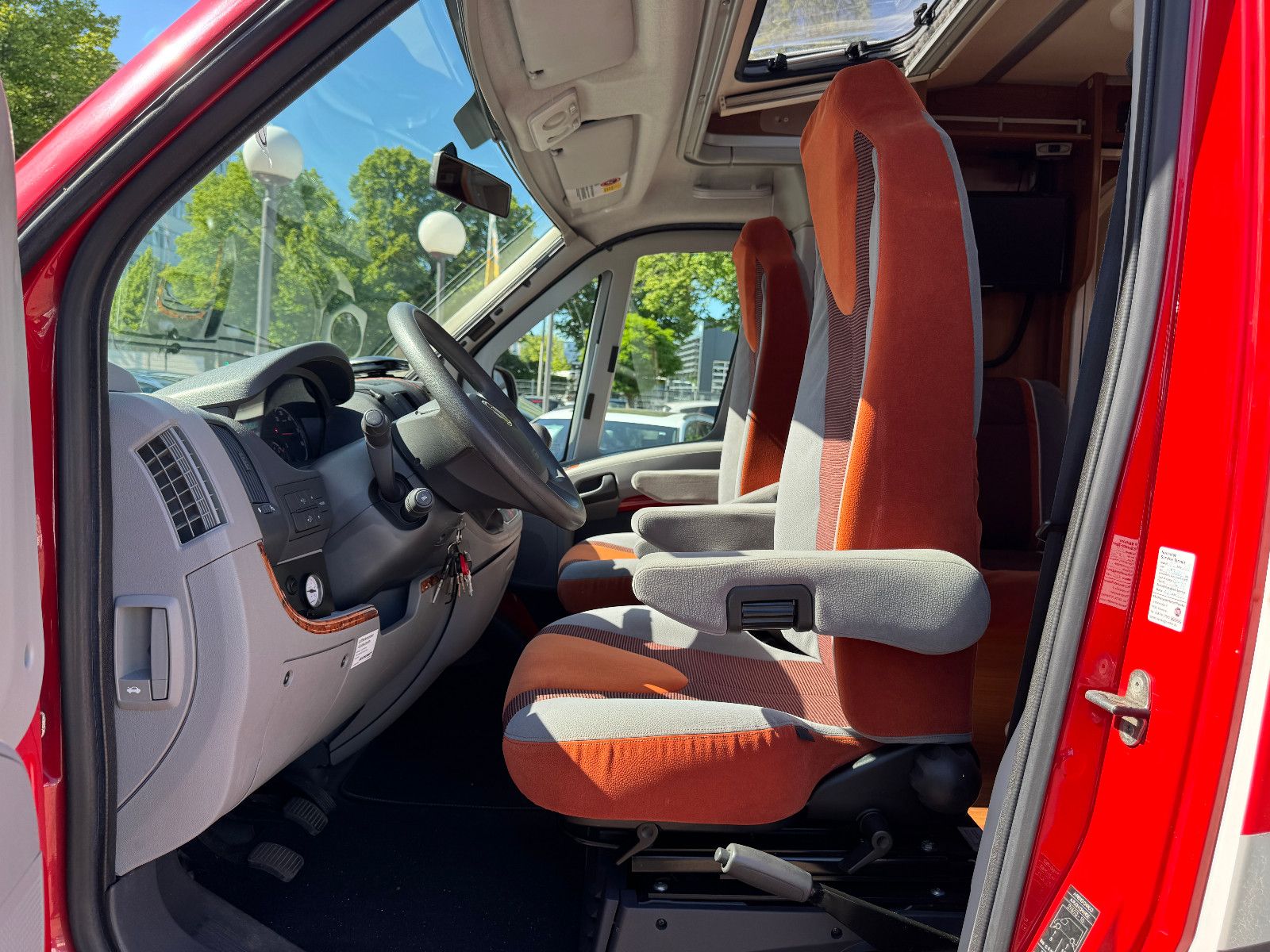 Fahrzeugabbildung Dethleffs GLOBEBUS T 004 FIAT KAMERA SAT TV LUFTFEDERUNG