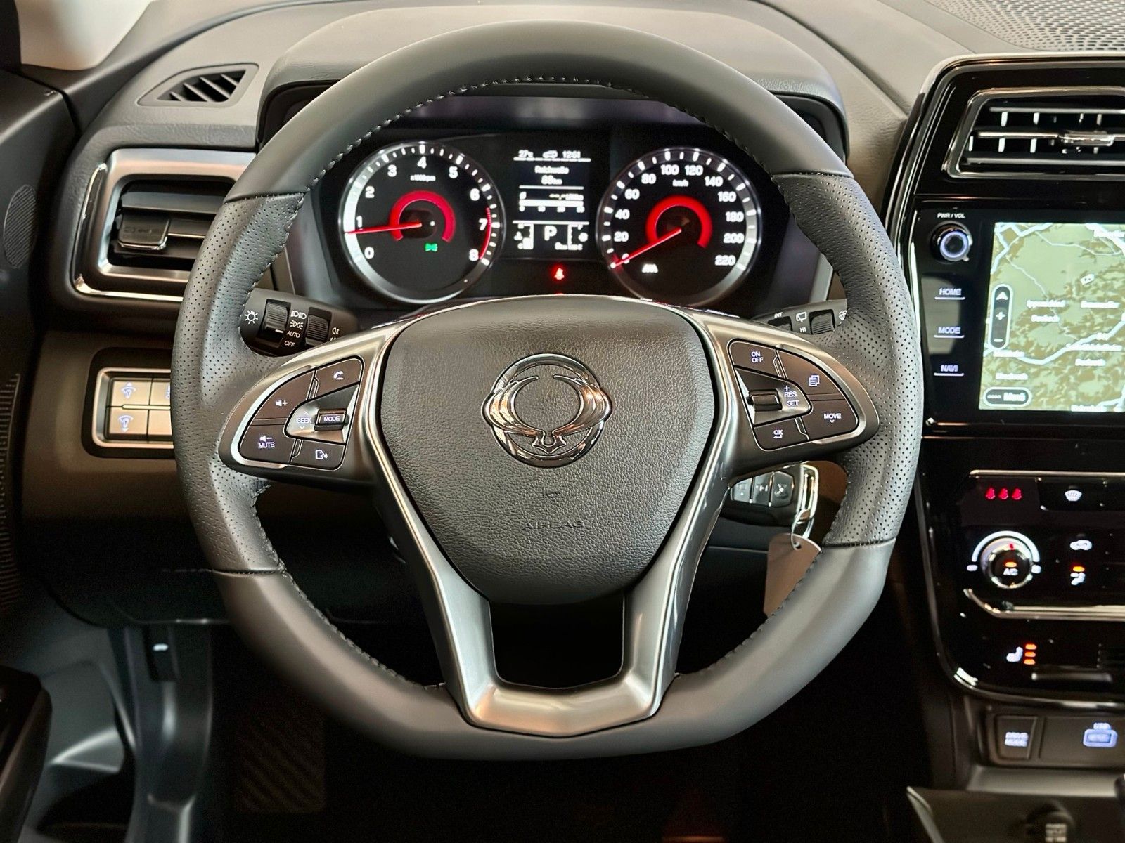 Fahrzeugabbildung Ssangyong Tivoli Quartz 1,5P 2WD AUT*Navi*LED*Klima*Sommer