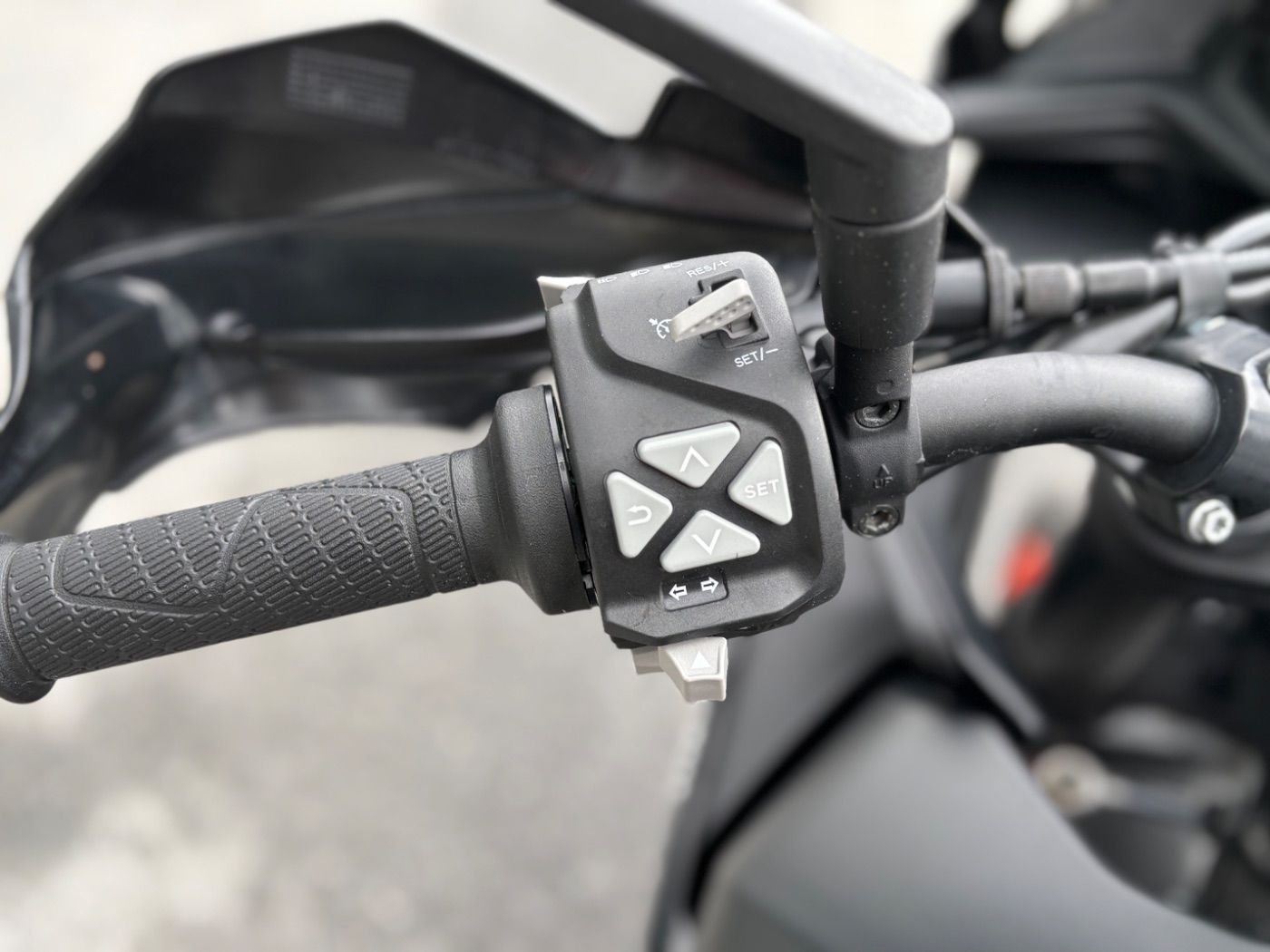 Fahrzeugabbildung KTM 890 SMT Modell 2023 Quickshifter, 2x Koffer